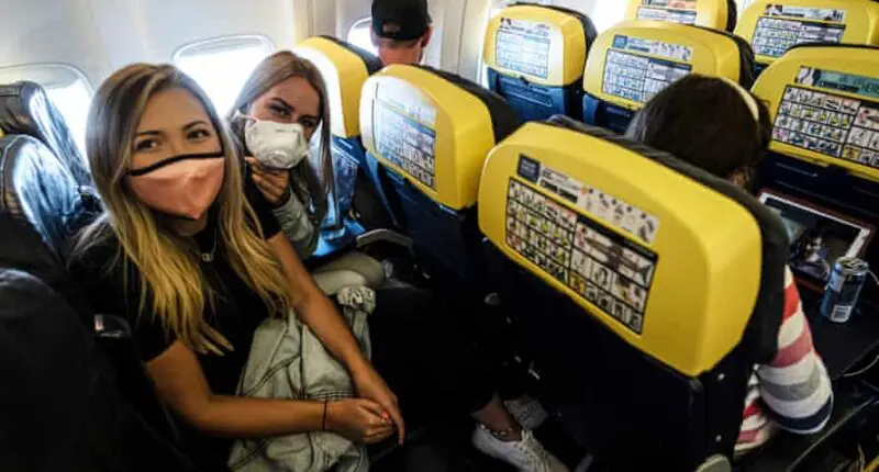 Újítás jön a Ryanairnél a vakcinaútlevelek miatt