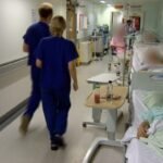 Óriási káosz a brit egészségügyben: az NHS kórházai már most összeomlás szélén és még tél sincs