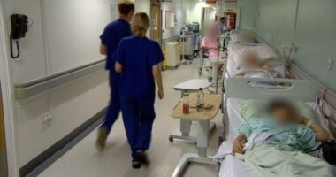 Óriási káosz a brit egészségügyben: az NHS kórházai már most összeomlás szélén és még tél sincs
