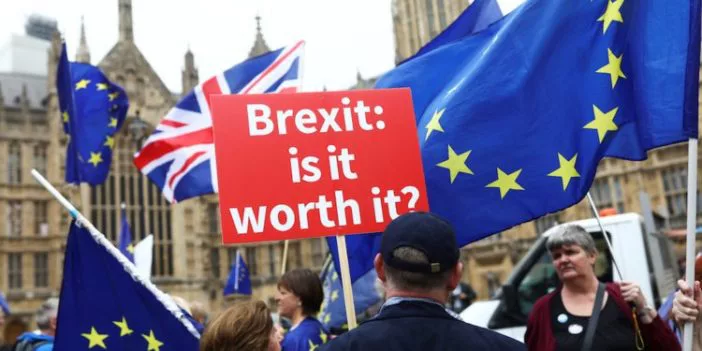 Elképesztően gyorsan már 1 millió ember támogatja a petíciót, hogy a britek mégse lépjenek ki 1
