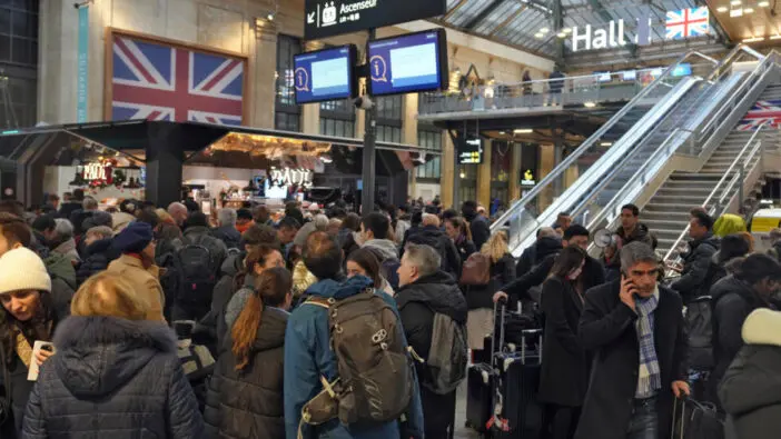 Hatalmas karácsonyi utazási káosz: lezárták a Nagy-Britanniát és Franciaországot összekötő „Csalagutat” 1