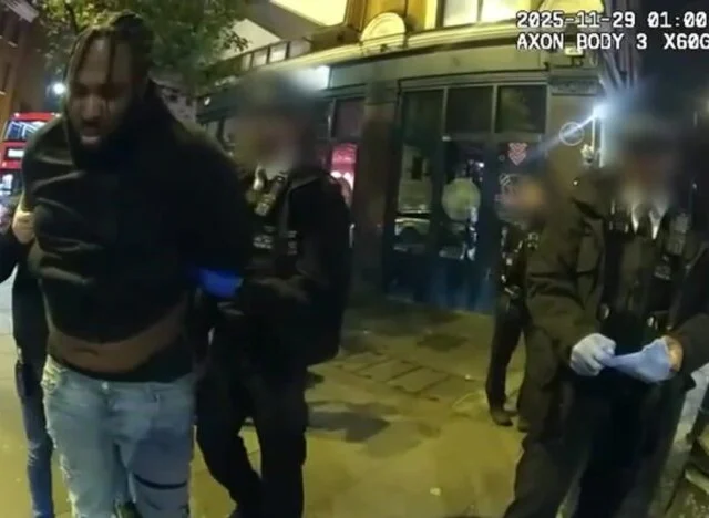 Fegyverrel rohant be egy férfi egy zsúfolt londoni éjszakai klubba