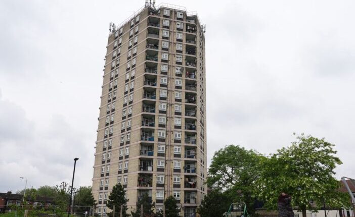 50 méter magasból, egy panelházból zuhant ki egy 6 éves kisfiú Londonban 1