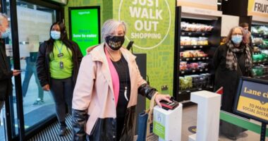 Megnyílt az első kassza nélküli „csak fogod, és kisétálsz” élelmiszer üzlet Angliában