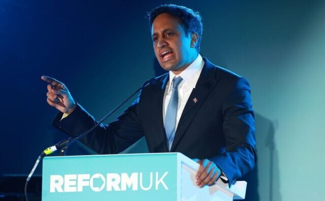 Radikális bevándorlási reform Nagy-Britanniában – a korlátlan letelepedési engedély eltörlését, és tömeges kitoloncolásokat tervez a Reform UK