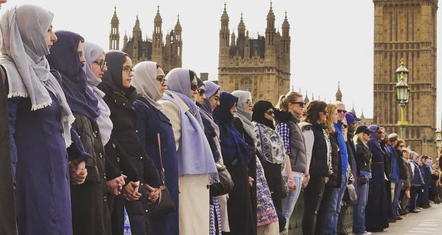 645x344-muslim-women-form-human-chain-on-westminster-bridge-in-london-as-symbol-of-unity-1490603143568