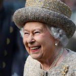 Új komornyikot keres az angol királynő, és akárki jelentkezhet az állásra