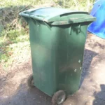 Titokzatos haláleset Angliában: egy parkban találták meg a férfi holttestét egy kukában