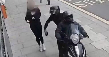 Akár 380 fontot is fizetnek egy okostelefon ellopásáért Londonban - gyerekeket toboroznak a bűnbandák