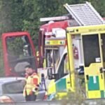 Tragédia az M4-es autópályán Angliában: egy gyermek vesztette életét, többen súlyosan megsérültek, amikor felborult egy minibusz