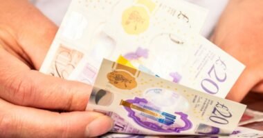 Riasztó jelentés: már 7,4 millió brit háztartásnak gondot okoz az élelmiszer és a rezsi kifizetése