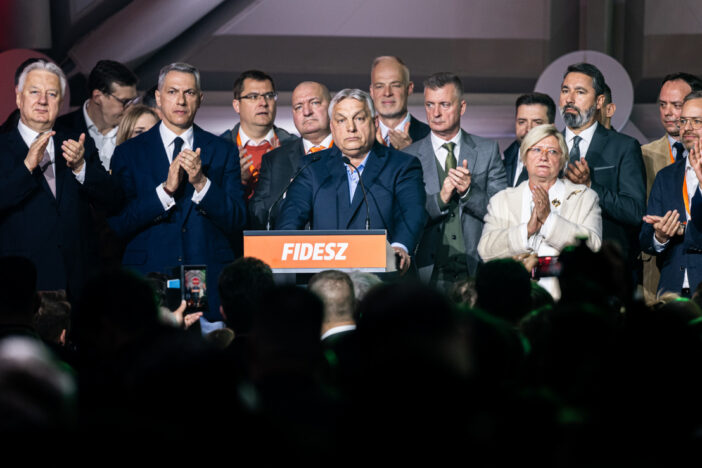 Történelmi fordulat, eldőlt: kétharmad közelében a Tisza – megszólalt Magyar Péter, Orbán Viktor elismerte a vereséget Történelmi fordulat, eldőlt: kétharmad közelében a Tisza – megszólalt Magyar Péter, Orbán Viktor elismerte a vereséget