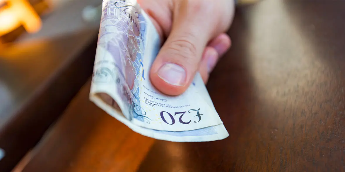 Hat nagy, a pénzügyeinket érintő változás Nagy-Britanniában októbertől Hat nagy, a pénzügyeinket érintő változás Nagy-Britanniában októbertől