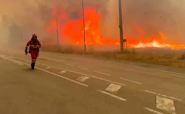 Hatalmas tűz ütött ki Északkelet-Londonban