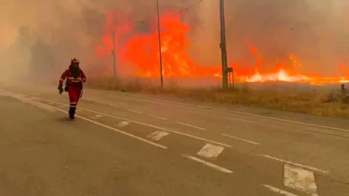 Hatalmas tűz ütött ki Északkelet-Londonban Hatalmas tűz ütött ki Északkelet-Londonban
