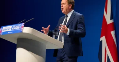 5 000 fontos „első munka bónusz” a fiataloknak Nagy-Britanniában – a Konzervatívok új ígérete