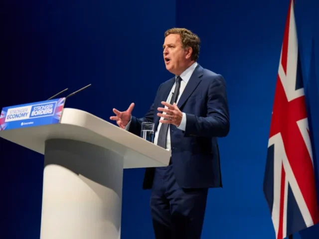 5 000 fontos „első munka bónusz” a fiataloknak Nagy-Britanniában – a Konzervatívok új ígérete