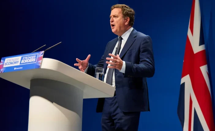 5 000 fontos „első munka bónusz” a fiataloknak Nagy-Britanniában – a Konzervatívok új ígérete