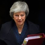 Theresa May tegnap este megúszta a leváltást, azonban valószínűleg le fog mondani