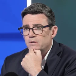 Fontos bejelentéseket tett a leendő brit miniszterelnök – az Angliában élő magyarokat is érinthetik a tervek andy burnham brit miniszterelnök