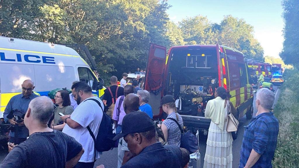 Halálos vonatbaleset Angliában: egy ember meghalt, 89-en megsérültek amikor két vonat összeütközött Halálos vonatbaleset Angliában: egy ember meghalt, 89-en megsérültek amikor két vonat összeütközött
