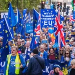 Ezrek vonultak az utcára Londonban és tüntettek, hogy Nagy-Britannia újra csatlakozzon az EU-hoz