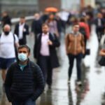 Újra bevezetnék a maszkviselést az új Covid variáns miatt Nagy-Britanniában – egy vezető szakértő nyilatkozott