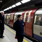 Ráomlott a londoni metró egyik szerelvényére a mennyezet egy darabja menet közben