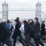 Mától emberek ezreinek kell csak 4 napot dolgoznia Nagy-Britanniában