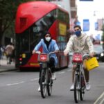 A fiatalok miatt terjed ismét a koronavírus, Angliában pedig újra 1000 fölött a napi új fertőzöttek száma