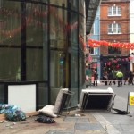 Hotelből kizuhant kanapé talált el egy férfit Londonban