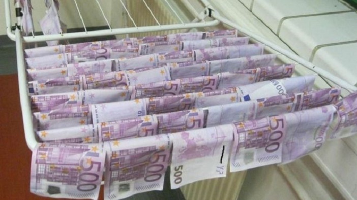 31 millió Ft-ot talált egy fiú a Dunában 500 Eurós bankjegyekben 1