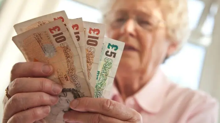 Újabb hatalmas emelés jön: több, mint 700 fonttal fog nőni az állami nyugdíj Nagy-Britanniában 1