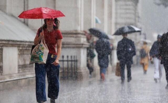 Hatalmas eső jön és érinti Londont, Angliát és Wales-t is a hétvégén – komoly figyelmeztetést adott ki a Met Office