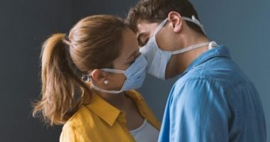 Nagy-Britanniában mostantól illegális lefeküdni bárkivel, akivel nem lakunk egy helyen