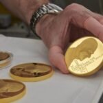Új £5-os pénzérme Nagy-Britanniában Fülöp herceg tiszteletére