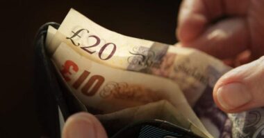 Drámai figyelmeztetés: egy évtizeden át tartó jövedelemcsökkenés fenyegeti a Nagy-Britanniában élőket