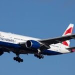 Bedrogozva meztelenül táncolt a British Airways egyik londoni járatán a légiutas-kísérő a vécében