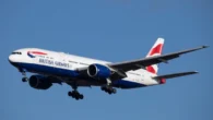 Bedrogozva meztelenül táncolt a British Airways egyik londoni járatán a légiutas-kísérő a vécében