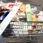 Árstop jöhet Angliában: A kormány befagyasztaná a tej, kenyér és tojás árát – A szupermarketek válaszoltak