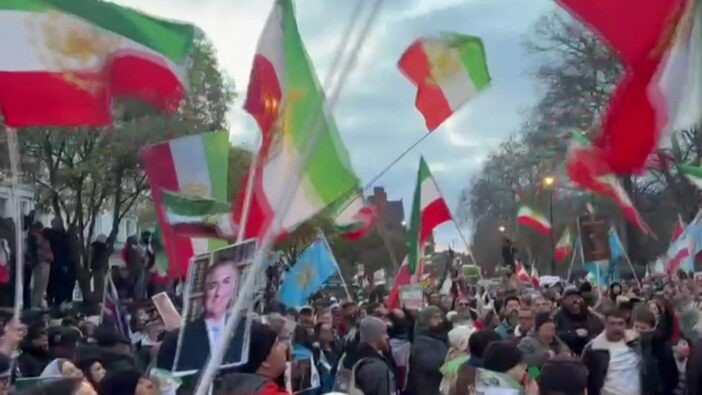 Erőszakos ellentétek, egyre aggasztóbb állapotok: amikor a Közel-Kelet harcai a brit utcákon folytatódnak Erőszakos ellentétek, egyre aggasztóbb állapotok: amikor a Közel-Kelet harcai a brit utcákon folytatódnak