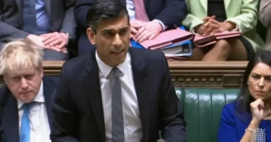 £3,000-tal emeli meg a brit kormány azt a sávot, amíg nem kell NI-t fizetnünk a tegnapi nagy bejelentés egyik részeként