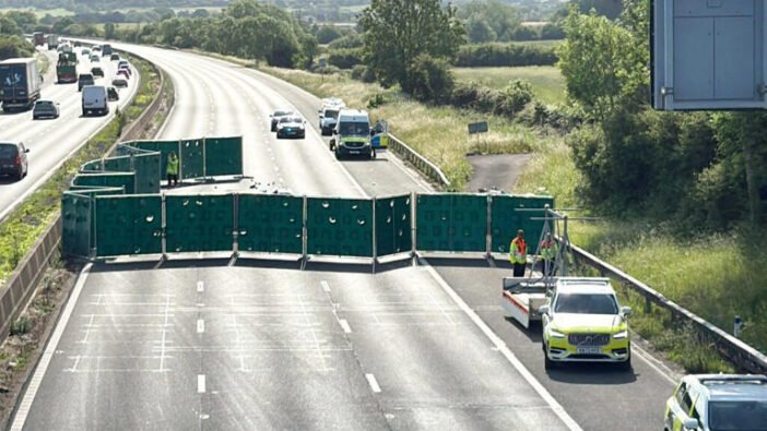Súlyos autóbaleset Angliában az M4-en: egy nő meghalt 9 sérült, a baleset okozója elhajtott