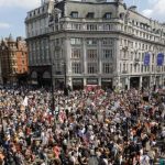 Óriási tüntetés és karneváli hangulat Londonban az amerikai elnök érkezésének „tiszteletére”