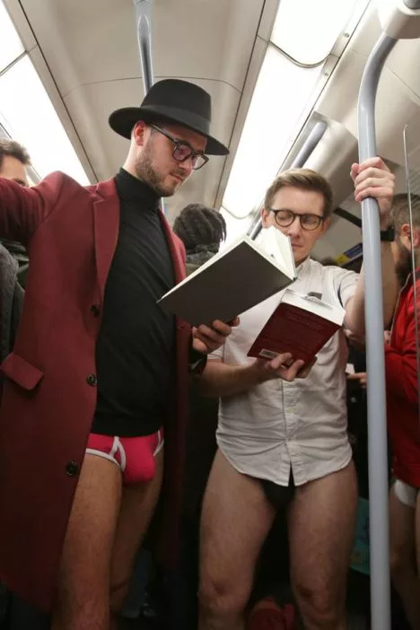 Ilyen a Nadrág nélküli metrózás napja Angliában, képekben 7