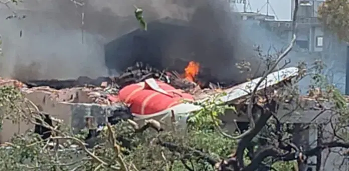 Lezuhant egy Londonba tartó repülőjárat 242 emberrel a fedélzetén - nagyon sok a halálos áldozat