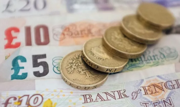 Nőttek a fizetések, több a munkalehetőség és egyre nagyobb a hiány EUs dolgozókból Nagy-Britanniában 1