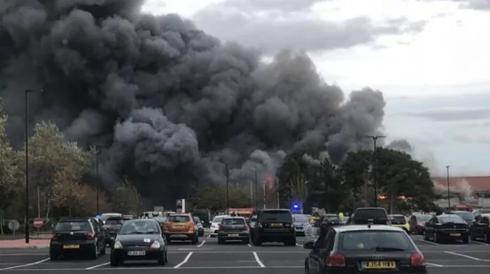 Hatalmas tűz Anglia egyik legszebb városában
