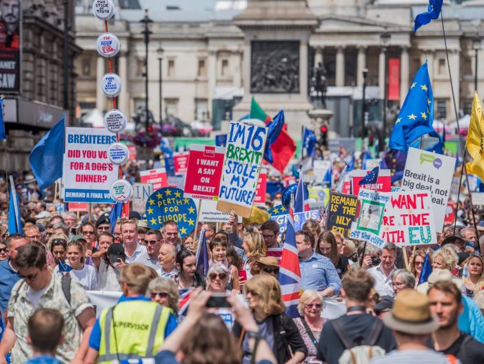 100,000-en vonultak az utcákra Londonban a Brexit miatt - ilyen volt a tüntetés képekben 6