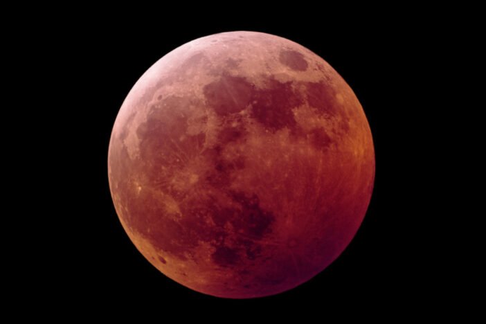 A tegnapi vérhold és teljes holdfogyatkozás képekben